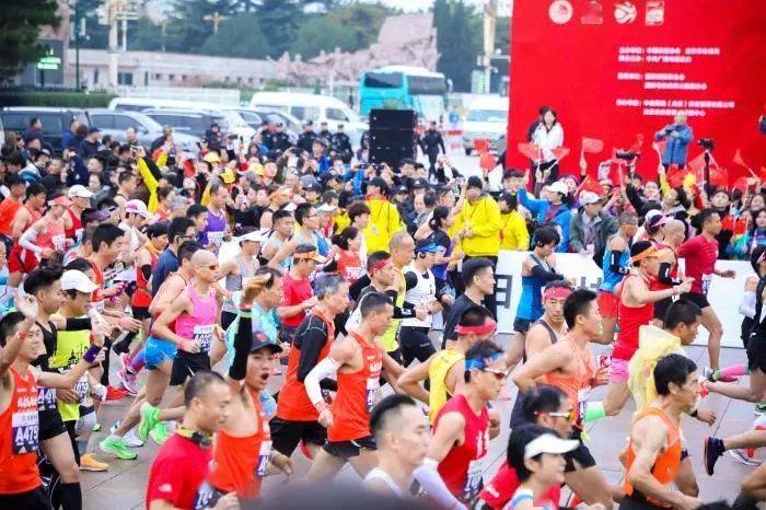 2023北京马拉松报名人数_2023上海马拉松中签率_广州马拉松中签率