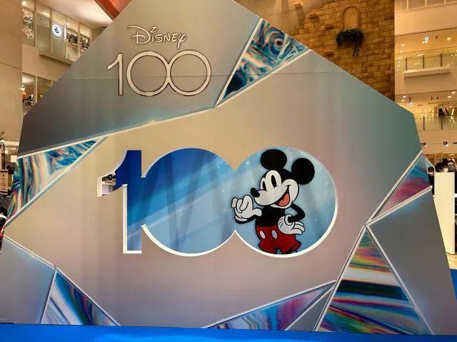 迪士尼100周年特别短片_迪士尼创始人华特迪士尼全息影像_华特·迪士尼故事