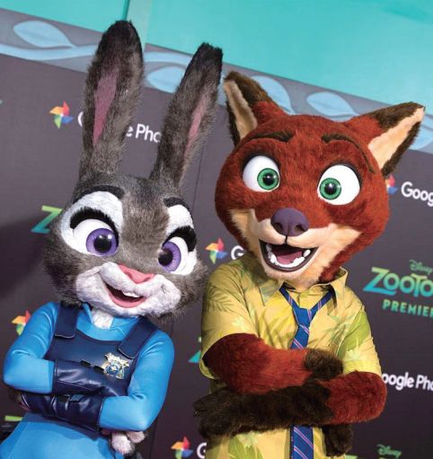 迪士尼100周年特别短片_迪士尼创始人华特迪士尼全息影像_华特·迪士尼故事