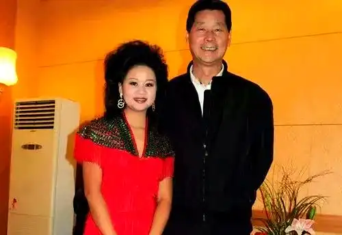 昆明歌手袁明清几岁了_袁明清致敬邓丽君_邓丽君影响力